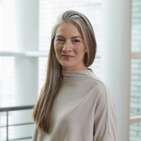 Kristin Dennis headshot